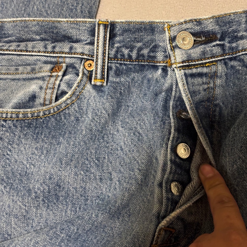 Levis 501 Men Original Fit Button Fly Straight Leg Blue Jeans 34x32 Medium Wash - Picture 6 of 12